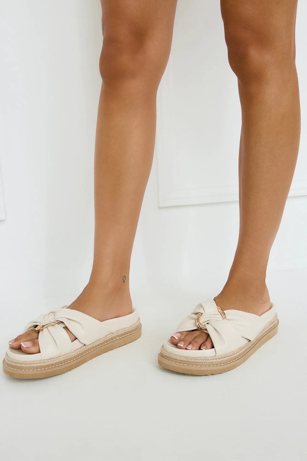 Beige/cream