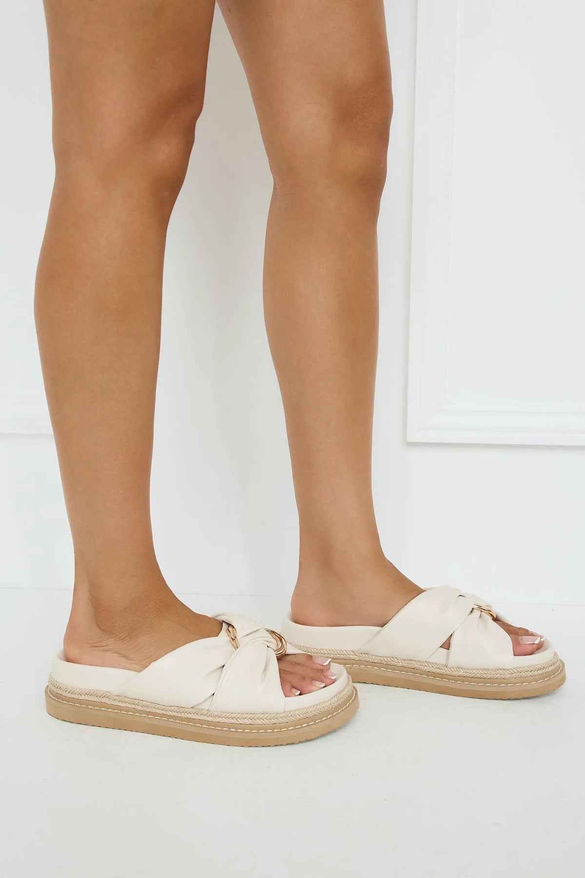 Beige/cream