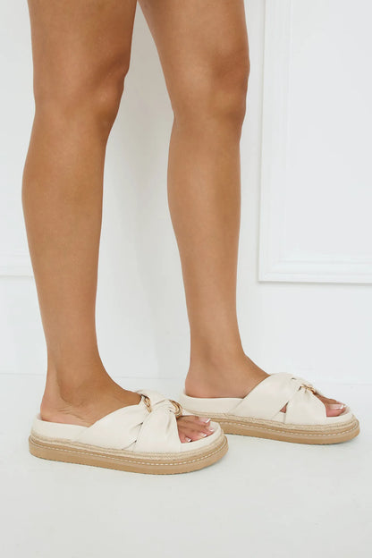 Beige/cream