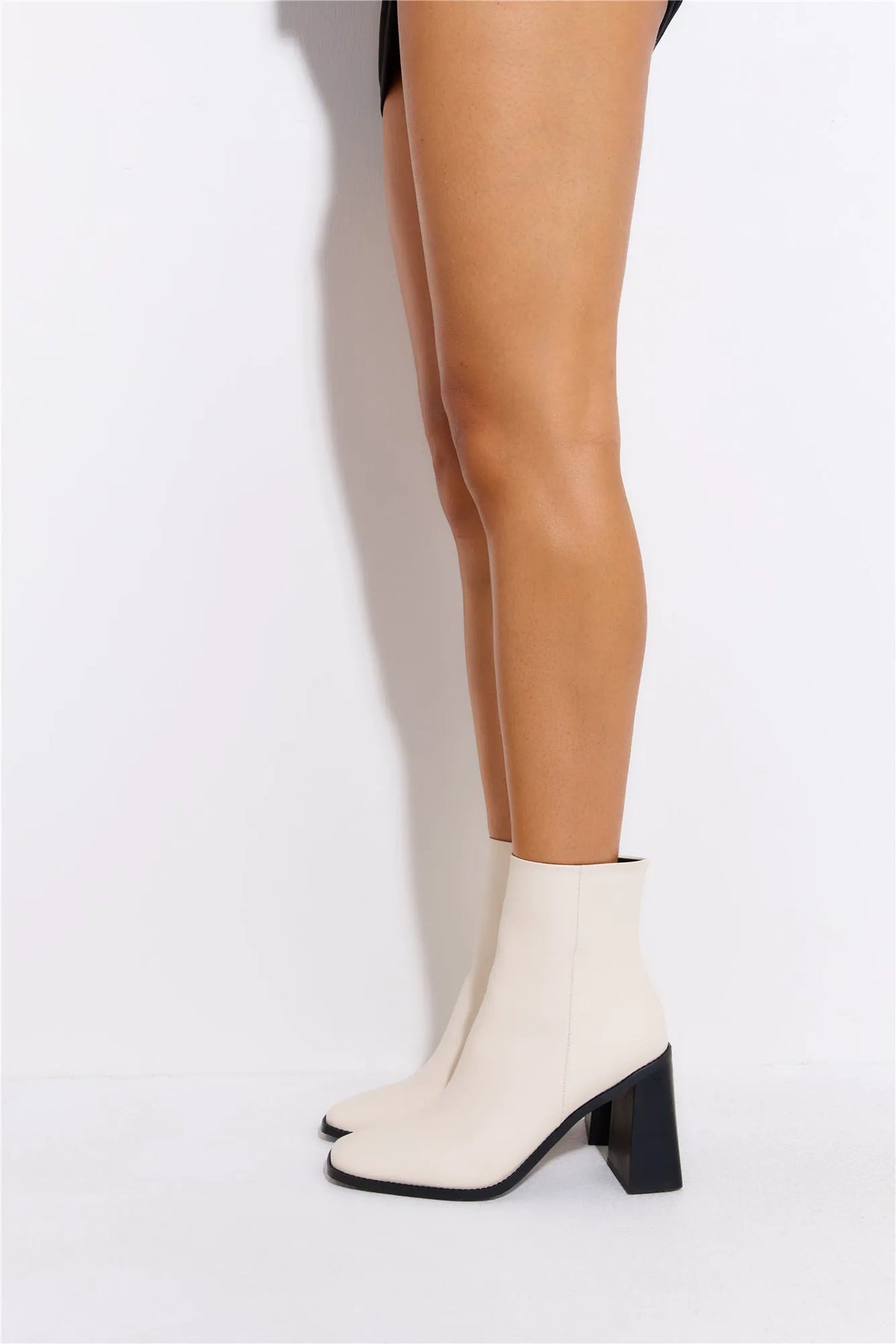 Beige/cream