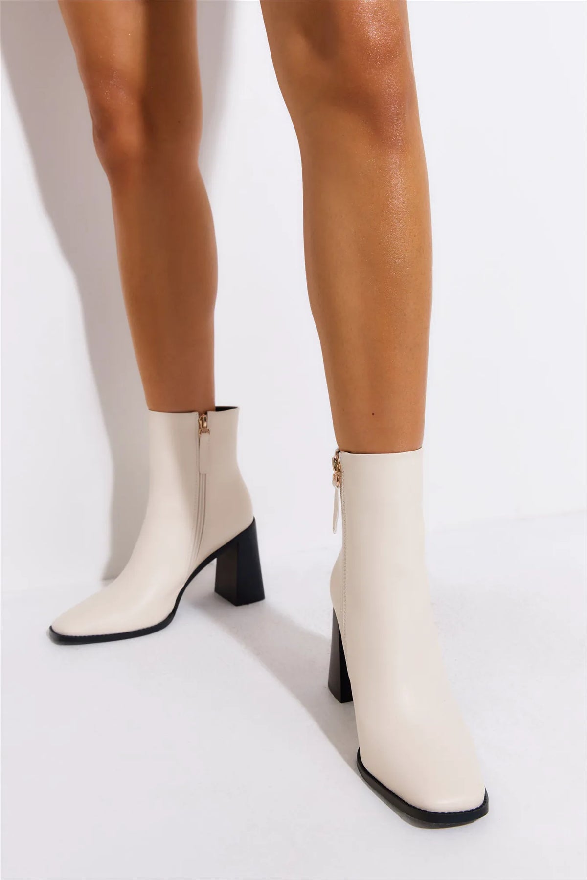 Beige/cream