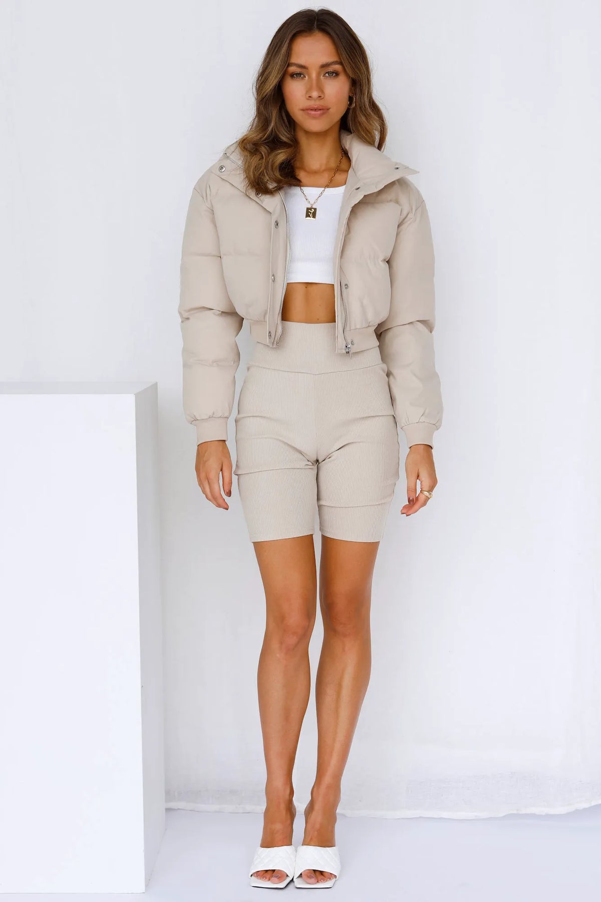 Beige/cream